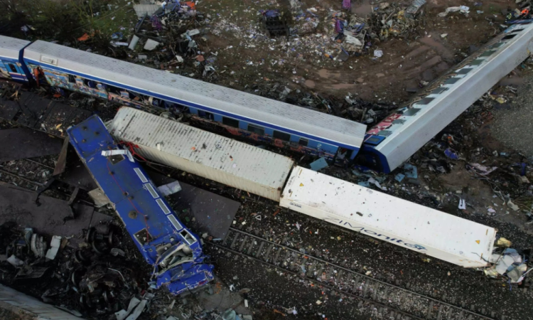 Τραγωδία στα Τέμπη: Ενδείξεις για χαμένο βαγόνι της εμπορικής αμαξοστοιχίας – Η αποκαλυπτική έκθεση πραγματογνώμονα