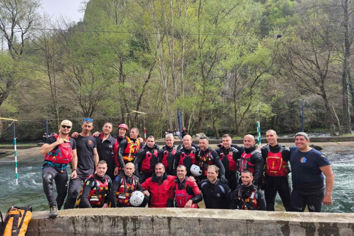 Εκπαίδευση στη διάσωση από ορμητικά νερά πραγματοποίησαν Έλληνες Πυροσβέστες σε στελέχη της κρατικής Υπηρεσίας της πόλης των Σκοπίων