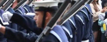 Αποτάχθηκαν δύο δόκιμοι της Σχολής Υπαξιωματικών λόγω του συνθήματος στην παρέλαση
